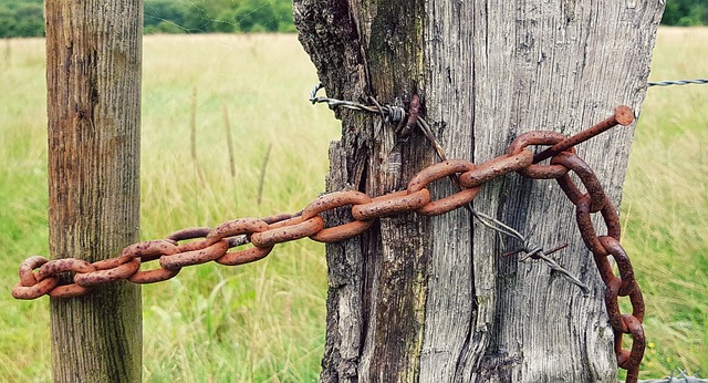 Easy Guide: Install Chain Link Fence on Concrete Wall in Barrie