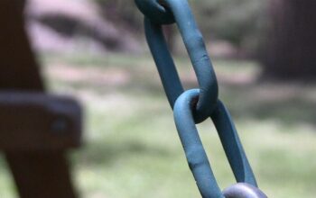 chain-link-fence-installation-in-barrie-640x480-83532411.jpeg