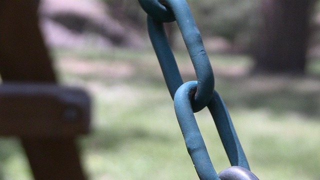 Install Privacy Slats on Chain Link Fences: A Comprehensive Guide for Barrie Residents