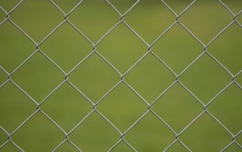 fence-right-inc-640x480-13144315.jpeg