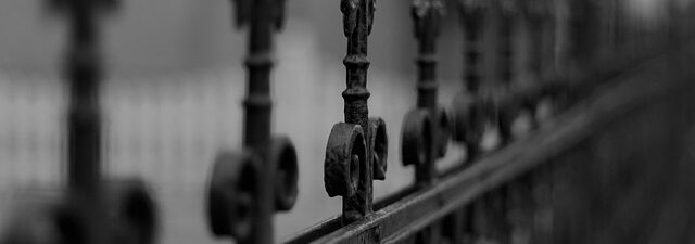 ornamental-iron-fence-barrie-640x480-17928312.jpeg